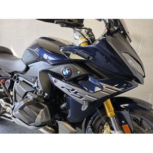 BMW R1250RS Exclusive click to zoom image