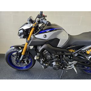YAMAHA MT-09 SP click to zoom image