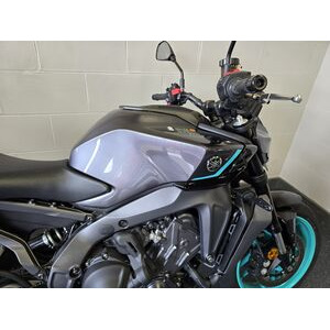 YAMAHA MT 09 Y-AMT - EX DEMO click to zoom image