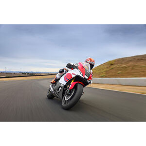 YAMAHA YZF R7 70th Anniversary click to zoom image