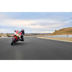 YAMAHA YZF R3 70th Anniversary click to zoom image