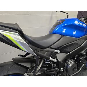 SUZUKI GSXS 1000 click to zoom image