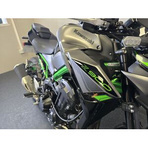 KAWASAKI Z900 ZR click to zoom image