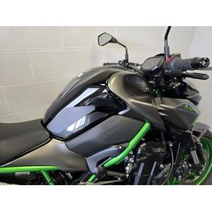 KAWASAKI Z900 ZR click to zoom image