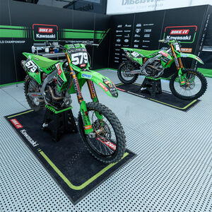 BIKE IT Kawasaki MX2 Motocross Race Team Garage Mat 190 X 80cm click to zoom image